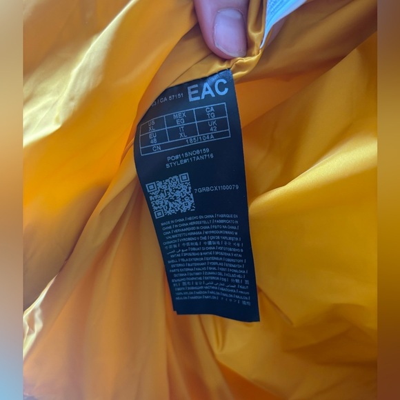 GUESS Yellow Winter Hooded Puffer Jacket Size Xl Men - Picture 9 of 10